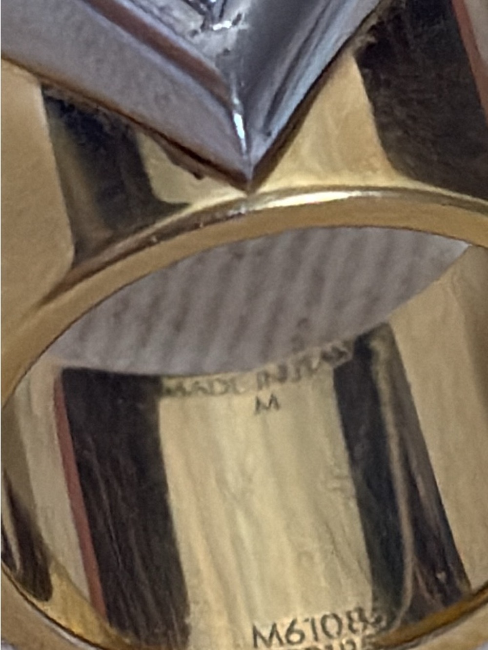 Louis Vuitton⭐️Essential V Ring M two tone W/ LV duster*M61085*EUC-US Size6-6.5 - Picture 5 of 9
